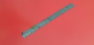 Grzebień do rakli do rozprowadzania mas wyrównujących